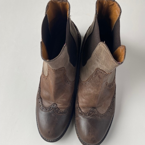 Elegant Brown Ankle Boots - Picture 4 of 4